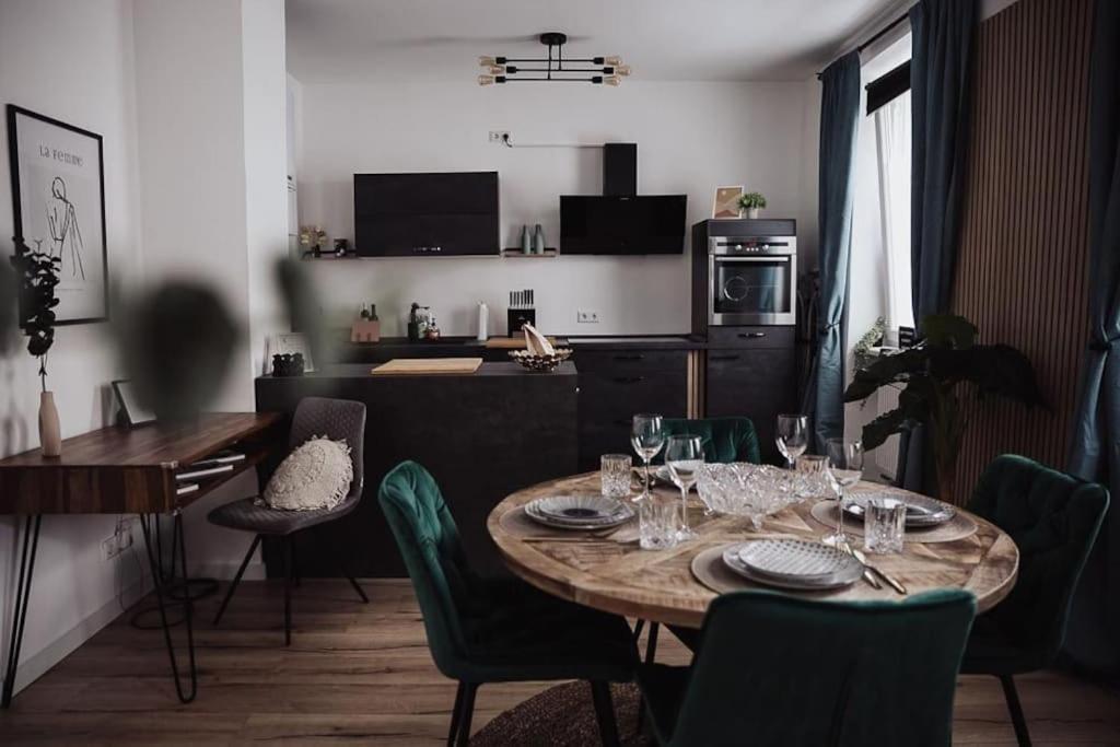 Cozy Dreams: Deluxe 2-Zimmer-Apartment -Kueche نورنبيرغ المظهر الخارجي الصورة